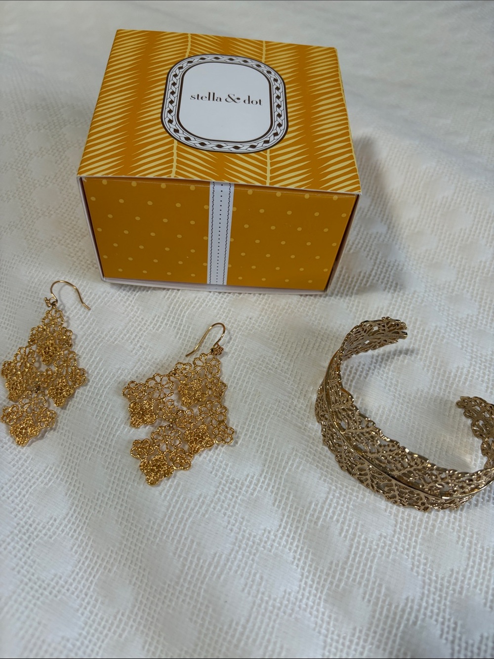 Stella & Dot Grace Cuff and coordinating earrings (Bracelet & Earrings)